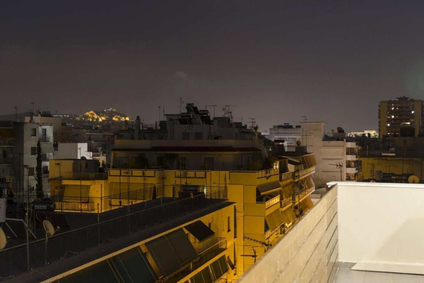 Ma Maison Nο 1, Penthouse, Acropolis And Lycabettus View, Ultra High Speed Internet 300 Mbps, 15' To Acropolis By Metro, 1' From Metro Station Атина Екстериор снимка