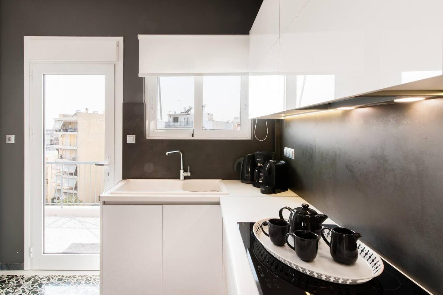 Ma Maison Nο 1, Penthouse, Acropolis And Lycabettus View, Ultra High Speed Internet 300 Mbps, 15' To Acropolis By Metro, 1' From Metro Station Атина Екстериор снимка
