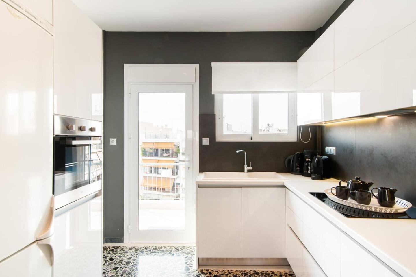 Ma Maison Nο 1, Penthouse, Acropolis And Lycabettus View, Ultra High Speed Internet 300 Mbps, 15' To Acropolis By Metro, 1' From Metro Station Атина Екстериор снимка