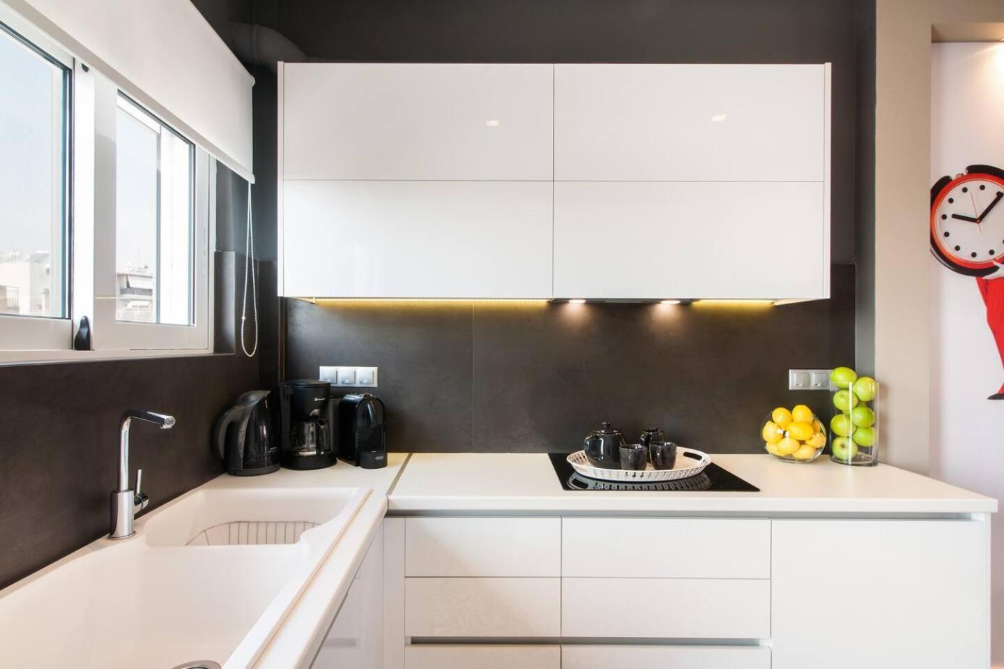Ma Maison Nο 1, Penthouse, Acropolis And Lycabettus View, Ultra High Speed Internet 300 Mbps, 15' To Acropolis By Metro, 1' From Metro Station Атина Екстериор снимка